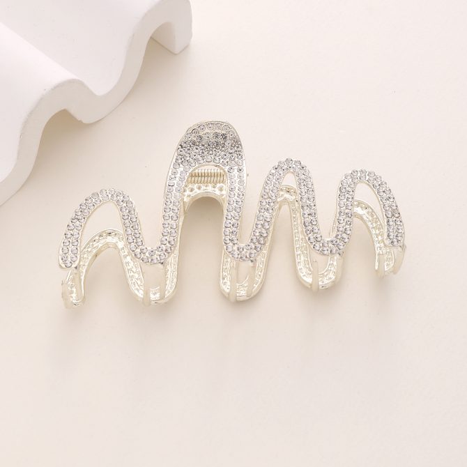 wavy crystalized claw clip