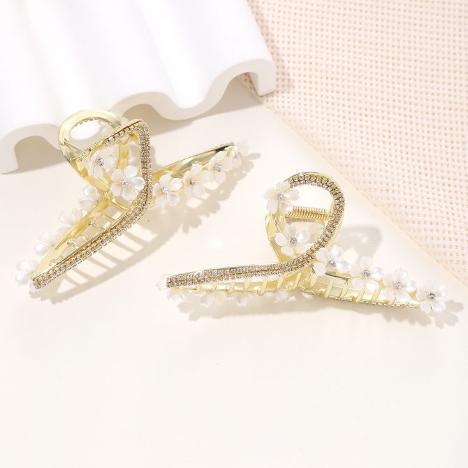 Gold claw