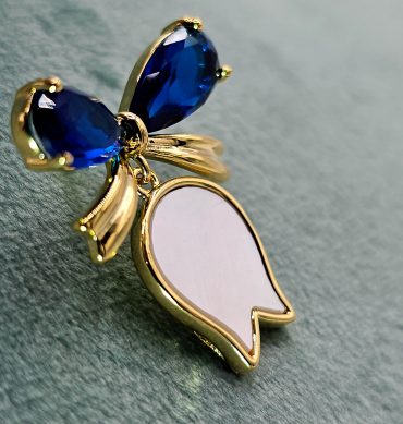 Small Gold Metal Rhinestone Flower Opal Brooch